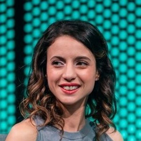 Laure Valee OnlyFans schlank