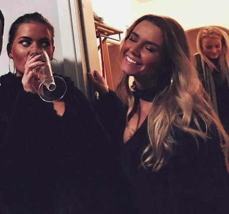 Alma Tandrup OnlyFans Bilder