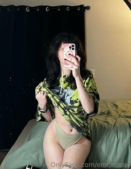 emundead OnlyFans Striptease