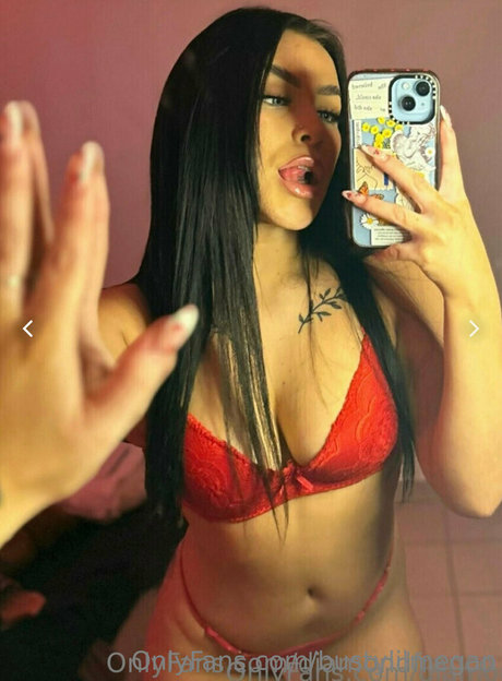 bustylilmegan OnlyFans Fotos