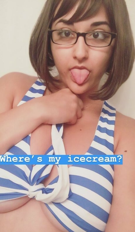 sexy mama nur fans Top Selfie