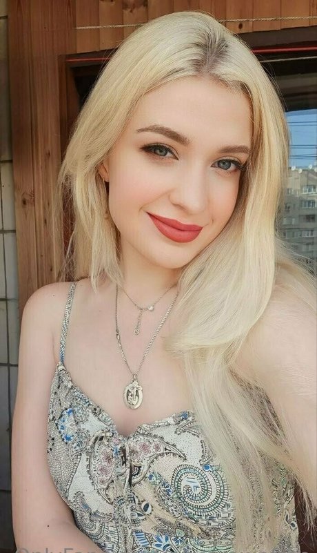 aliyarowefree OnlyFans Model Bilder