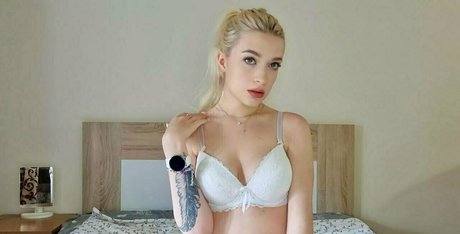 aliyarowefree OnlyFans Striptease