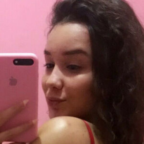 Emilly Santos Leaks von Nacktbildern auf OnlyFans