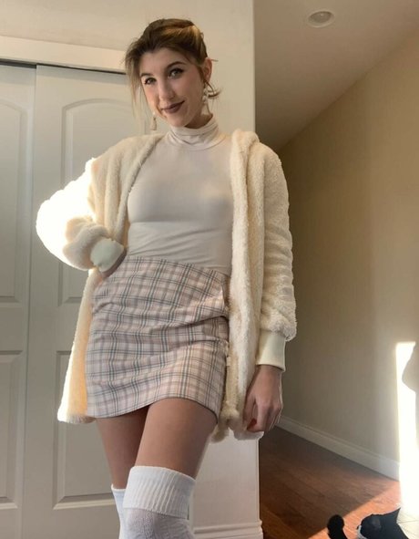 FrivolousFox ASMR Sexy OnlyFans