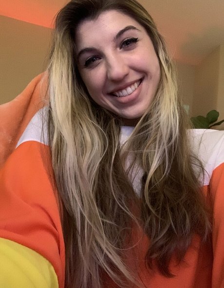 FrivolousFox ASMR OnlyFans Bilder