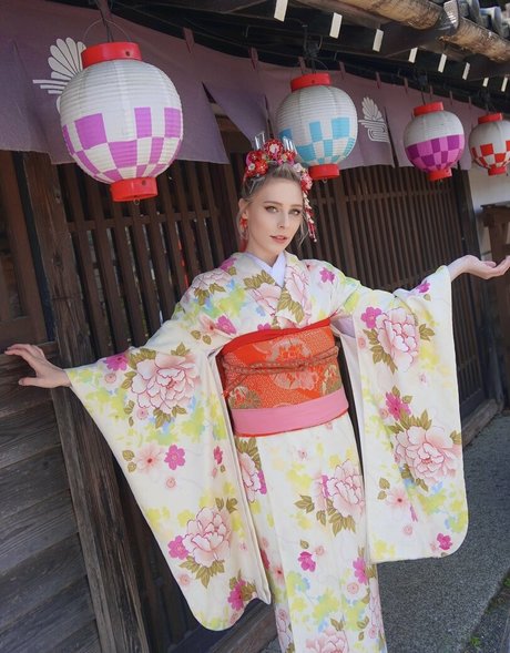 Milschbaum Nacktbilder geleakt OnlyFans Aufgedeckt