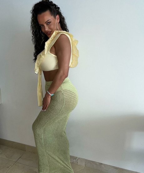 Elle Faye OnlyFans-Inhalte