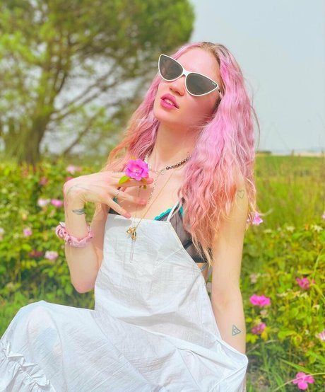 Grimes OnlyFans Bilder