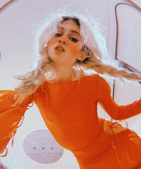 Grimes Nacktbilder von OnlyFans