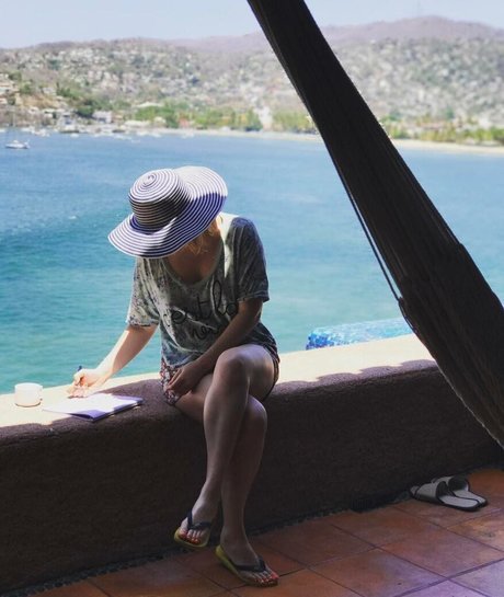 Ashley Johnson Neuer OnlyFans Leak