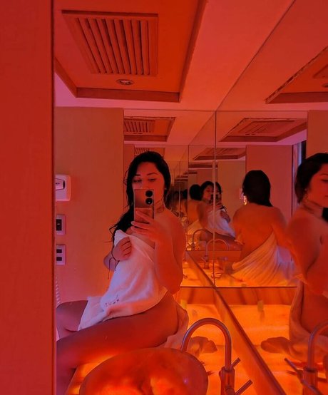 Kenia Cubos Strip OnlyFans