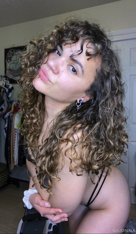 naudinala Nacktbilder von OnlyFans geleakt