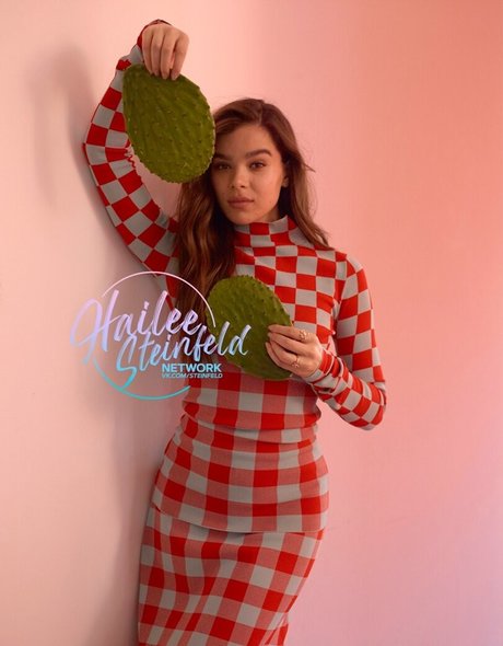 Hailee Steinfeld OnlyFans Leaj