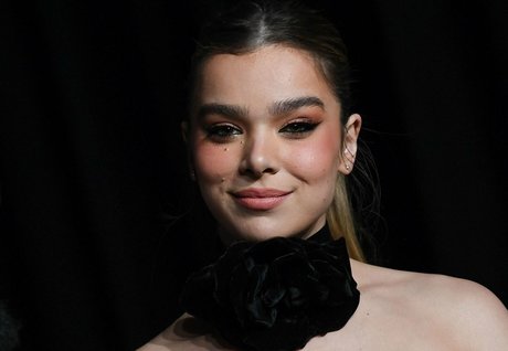 Hailee Steinfeld Leaked OnlyFans Bilder
