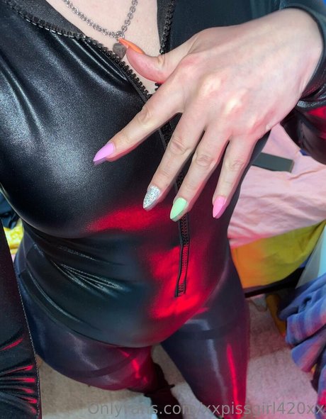 xxpissgirl420xx OnlyFans Sex