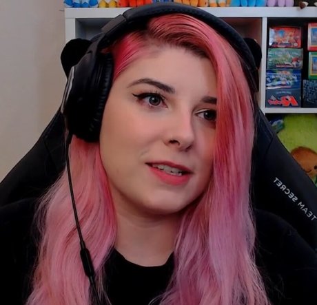 Alluux Nacktbilder von OnlyFans