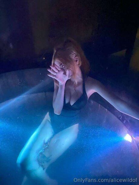 Alicewildof OnlyFans nackte Brüste