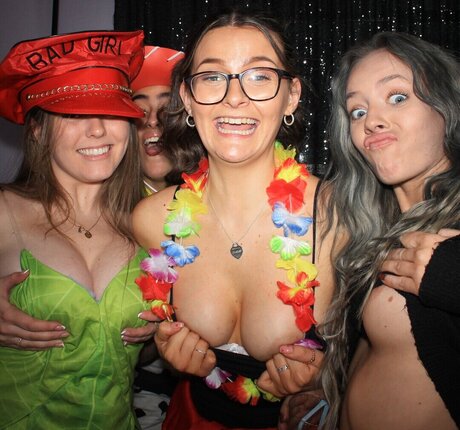 anfällige knochen-onlyfans Aktbilder Momentaufnahme