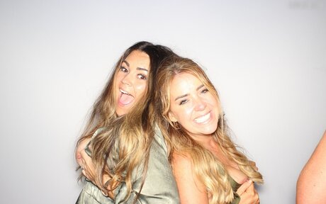 Photobox Flashes Leaked OnlyFans Fotos