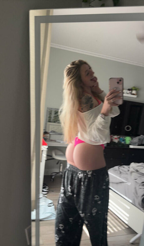 its thatonetallgirl OnlyFans Model Bilder