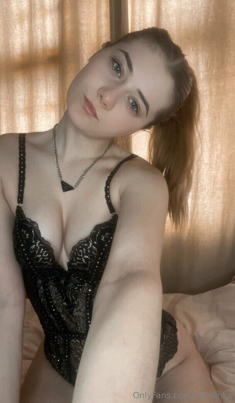 Nerolinka OnlyFans Striptease