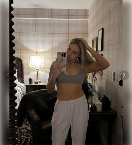 Faith Enokian OnlyFans Striptease