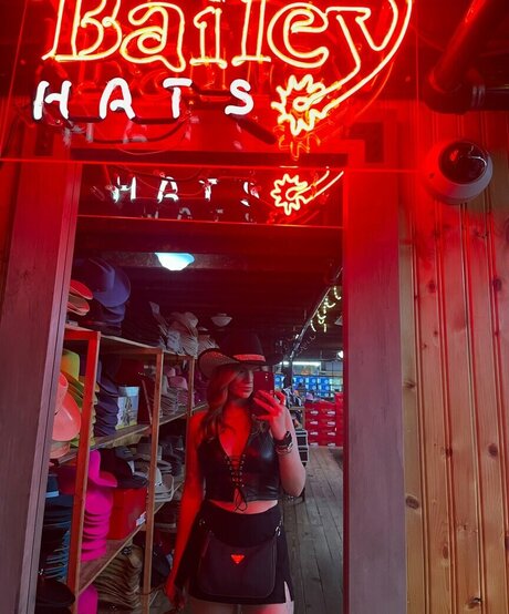 Ema Jane White emajanee emajane white OnlyFans Lesbisch