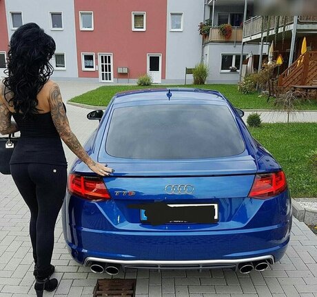 Sari Sander OnlyFans Bilder