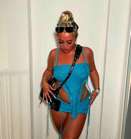 Bigboobzbarbie OnlyFans-Model