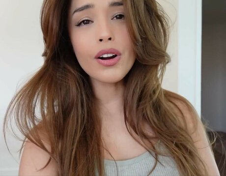 asiatische füße onlyfans Kunst nackt Hinter-den-Kulissen