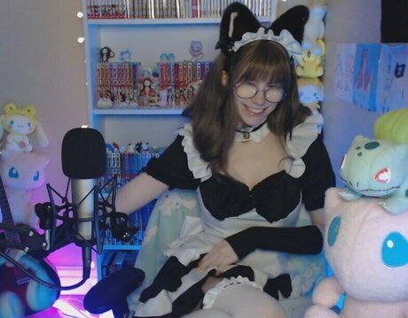 Skymi chan OnlyFans Model Fotos