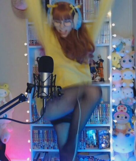 Skymi chan OnlyFans Brüste Bild