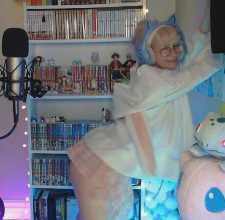 Skymi chan NurlyFans-Brüste