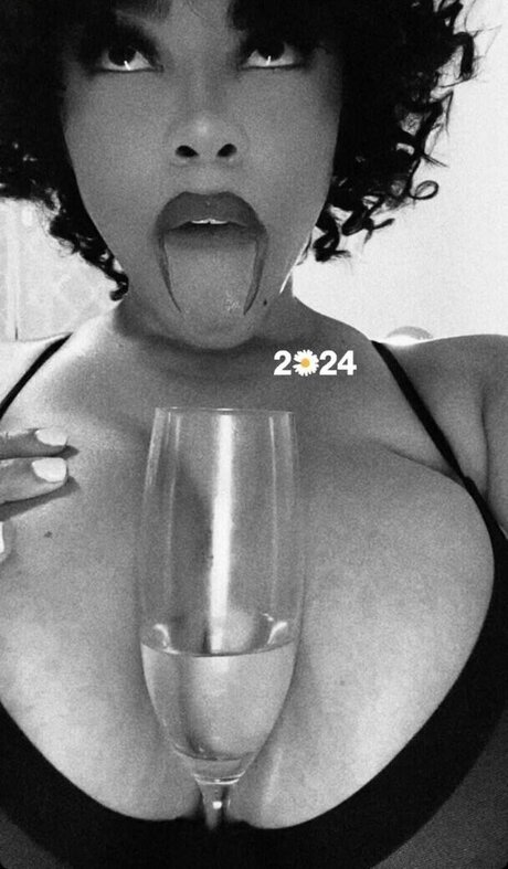 Nu ski OnlyFans-Bilder