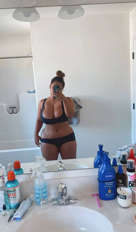 Nu ski Nacktbilder von OnlyFans geleakt