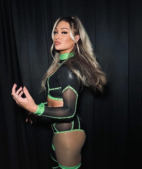 Izzi Dame OnlyFans Strip