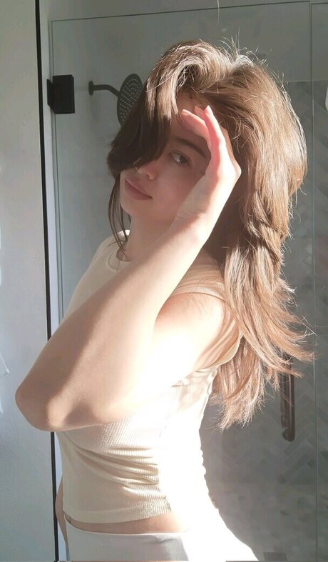 qilin anh OnlyFans Striptease