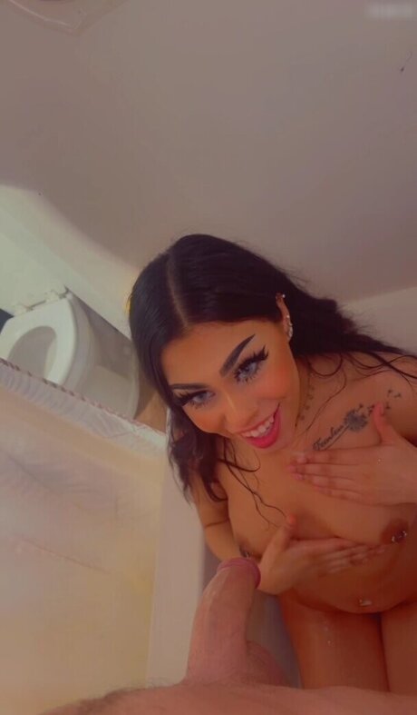 Latina Barista Nacktbilder von OnlyFans