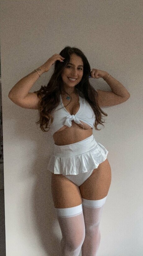 Farah Asteri Nacktbilder von OnlyFans