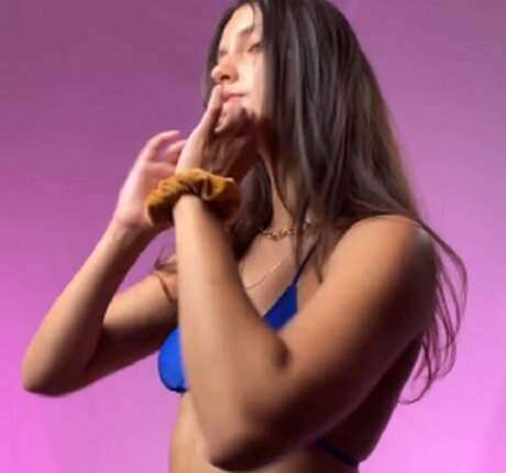 Angelic Roxy Nacktbilder auf OnlyFans