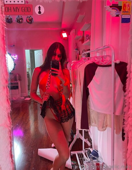 Angelic Roxy OnlyFans schlank