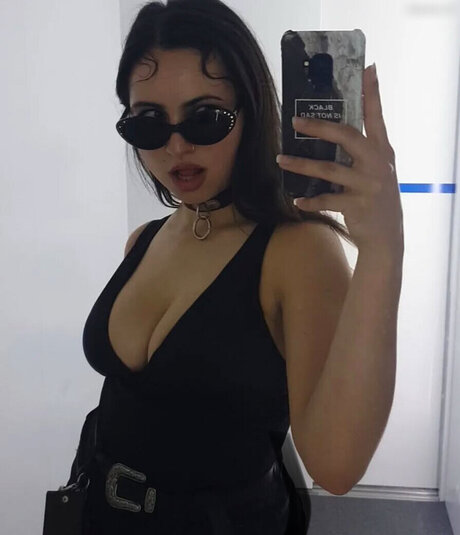 Mzhetfield OnlyFans nackte Brüste