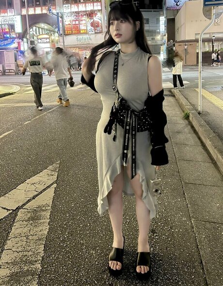 Momoka Akari OnlyFans Archiv