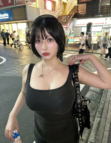 Momoka Akari OnlyFans Bilder
