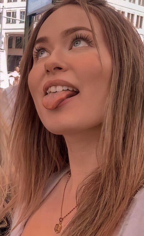 Sonny Loops OnlyFans Modelfoto