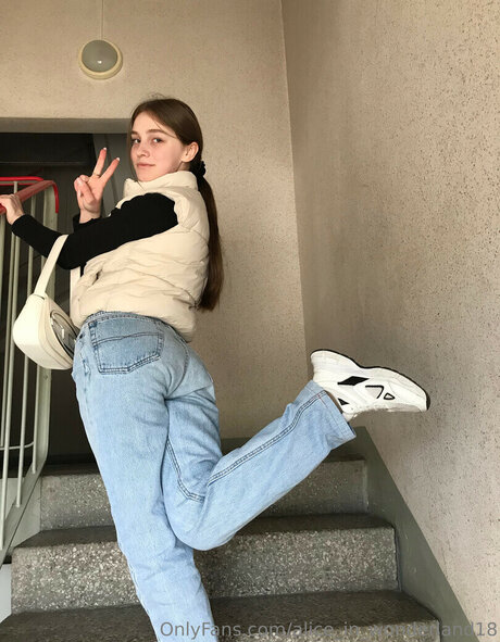 Alice in wonderland18 Nacktbilder OnlyFans