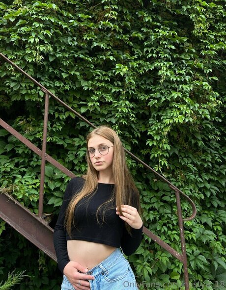 Alice in wonderland18 XXX OnlyFans