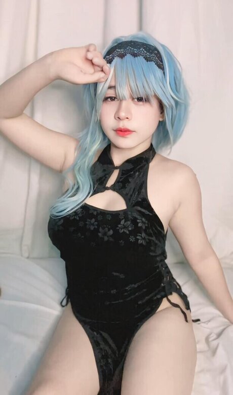 Mikan Nakano OnlyFans Model Bilder