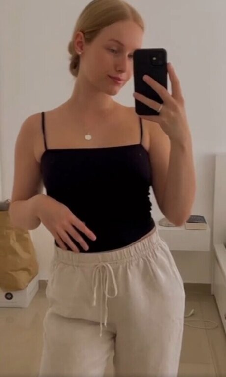 Nadine von relaxASMR Füße OnlyFans